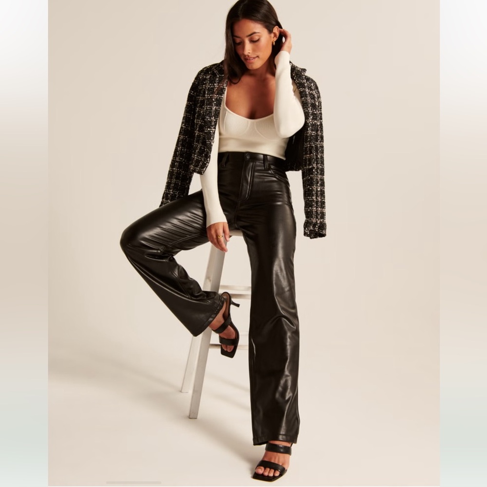 🆕 Abercrombie & Fitch Curve Love Vegan Leather 90’s Relaxed Pant